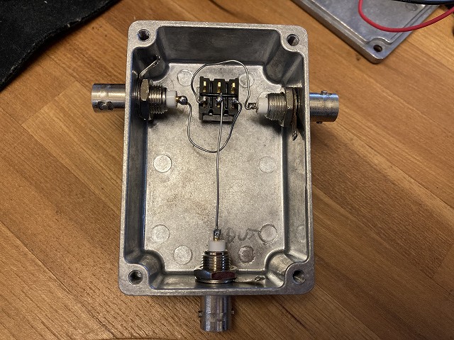 自作した同軸切替器の内部構造