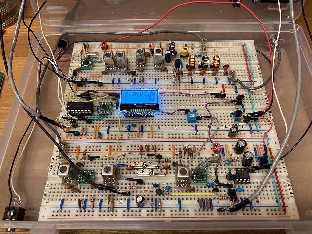 ブレッドボード7MHz-QRP-CWトランシーバー内部